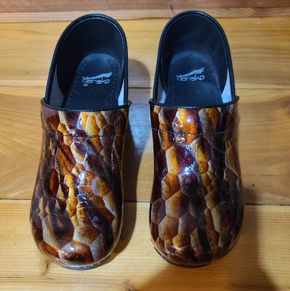 DANSKO Tigers Eye Patent Clogs